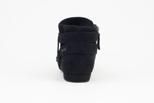 Lana - Image 10